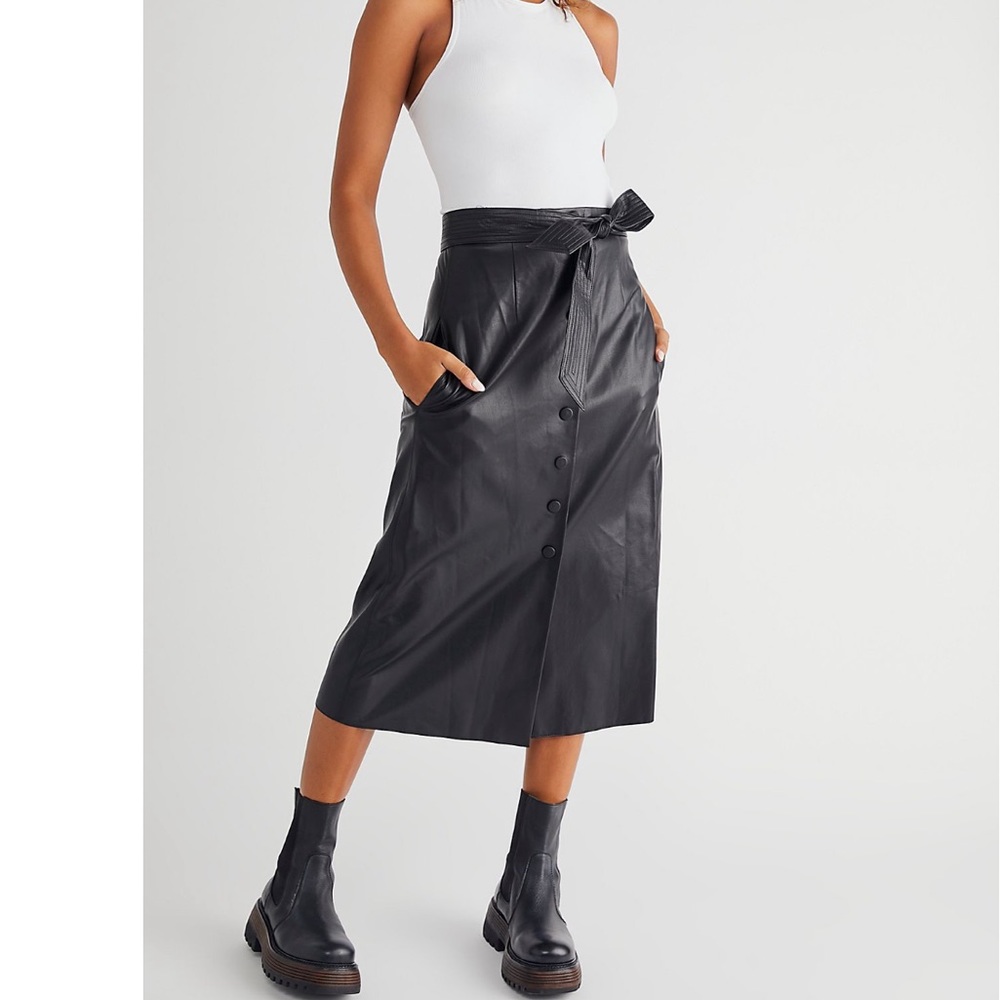 ASTR Loretta Skirt 🖤 NWT